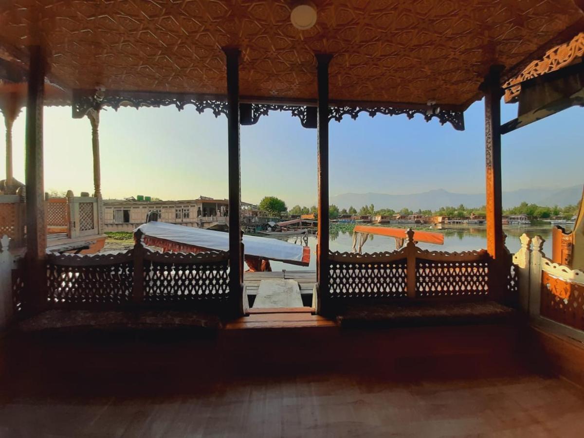 Young Shahzada Group Of Houseboats Srīnagar Exterior foto